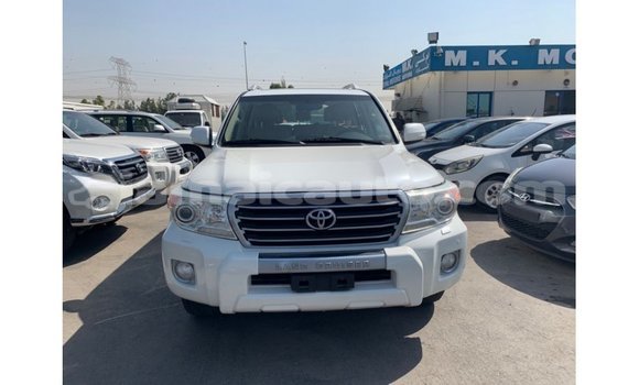 Acheter Import Voiture Toyota Land Cruiser Blanc à Import - Dubai, Clarendon Acheter Import Voiture Toyota Land Cruiser Blanc à Import - Dubai, Clarendon