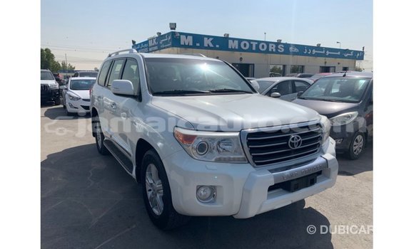 Acheter Import Voiture Toyota Land Cruiser Blanc à Import - Dubai, Clarendon Acheter Import Voiture Toyota Land Cruiser Blanc à Import - Dubai, Clarendon