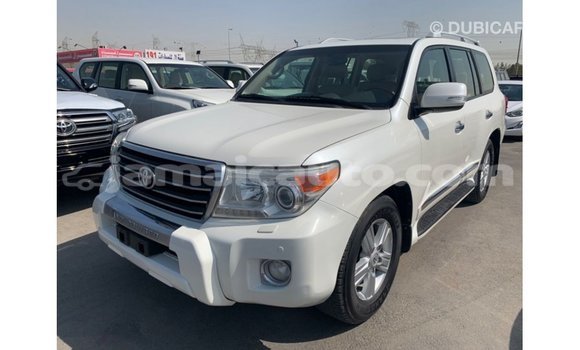 Acheter Import Voiture Toyota Land Cruiser Blanc à Import - Dubai, Clarendon Acheter Import Voiture Toyota Land Cruiser Blanc à Import - Dubai, Clarendon