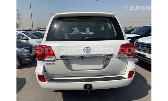 Acheter Import Voiture Toyota Land Cruiser Blanc à Import - Dubai, Clarendon Acheter Import Voiture Toyota Land Cruiser Blanc à Import - Dubai, Clarendon