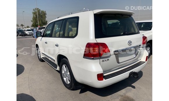 Acheter Import Voiture Toyota Land Cruiser Blanc à Import - Dubai, Clarendon Acheter Import Voiture Toyota Land Cruiser Blanc à Import - Dubai, Clarendon