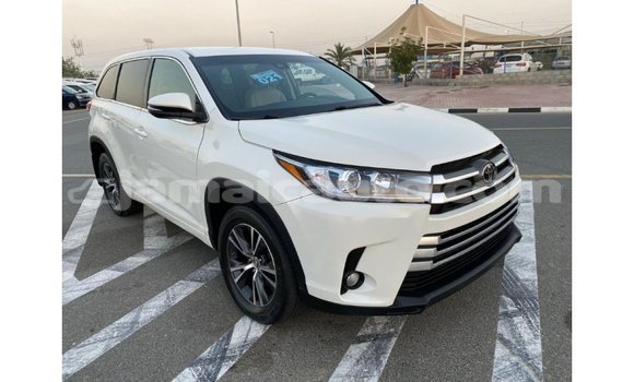 Acheter Import Voiture Toyota Highlander Blanc à Import - Dubai, Clarendon Acheter Import Voiture Toyota Highlander Blanc à Import - Dubai, Clarendon