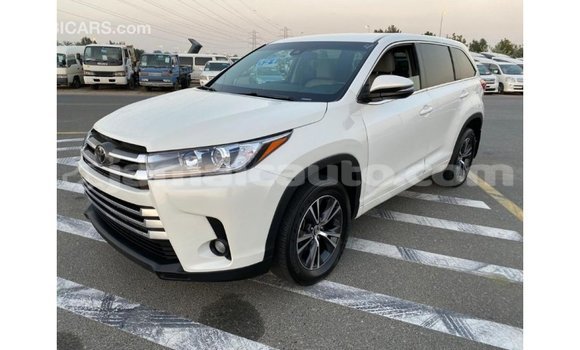 Acheter Import Voiture Toyota Highlander Blanc à Import - Dubai, Clarendon Acheter Import Voiture Toyota Highlander Blanc à Import - Dubai, Clarendon