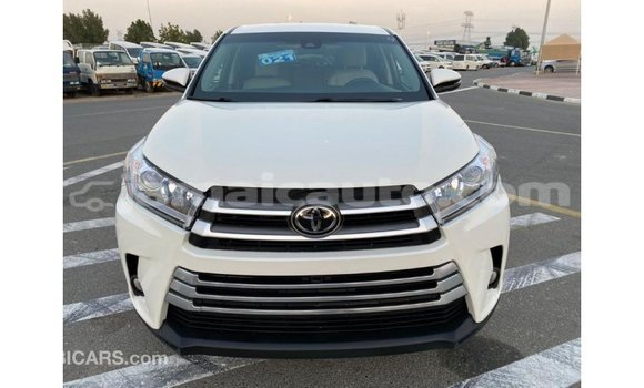 Acheter Import Voiture Toyota Highlander Blanc à Import - Dubai, Clarendon Acheter Import Voiture Toyota Highlander Blanc à Import - Dubai, Clarendon