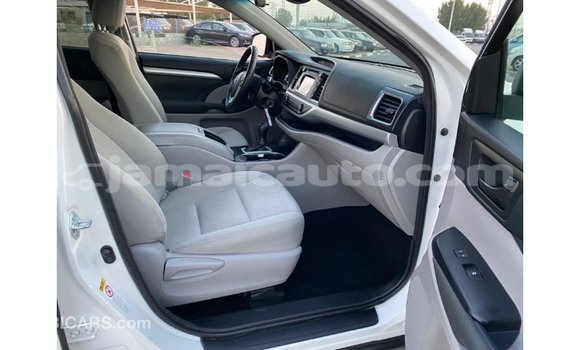 Acheter Import Voiture Toyota Highlander Blanc à Import - Dubai, Clarendon Acheter Import Voiture Toyota Highlander Blanc à Import - Dubai, Clarendon