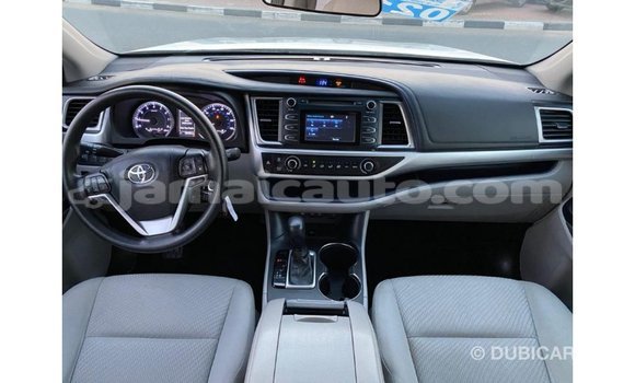 Acheter Import Voiture Toyota Highlander Blanc à Import - Dubai, Clarendon Acheter Import Voiture Toyota Highlander Blanc à Import - Dubai, Clarendon