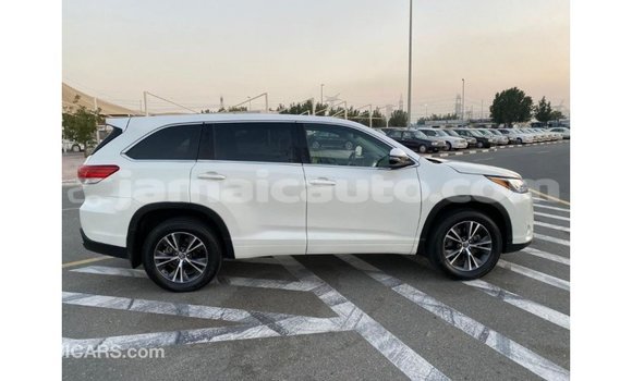 Acheter Import Voiture Toyota Highlander Blanc à Import - Dubai, Clarendon Acheter Import Voiture Toyota Highlander Blanc à Import - Dubai, Clarendon