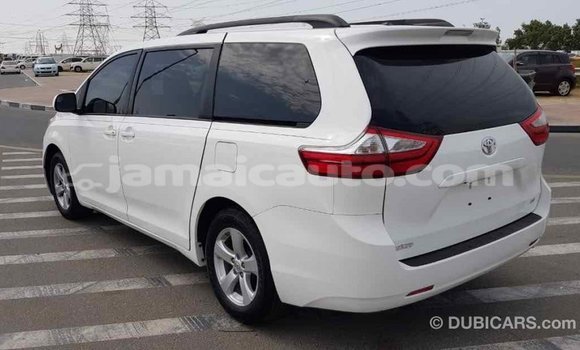 Acheter Import Voiture Toyota Sienna Blanc à Import - Dubai, Clarendon Acheter Import Voiture Toyota Sienna Blanc à Import - Dubai, Clarendon