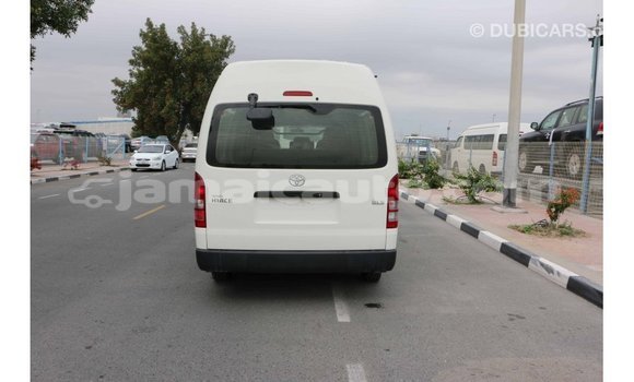 Acheter Import Voiture Toyota Hiace Blanc à Import - Dubai, Clarendon Acheter Import Voiture Toyota Hiace Blanc à Import - Dubai, Clarendon