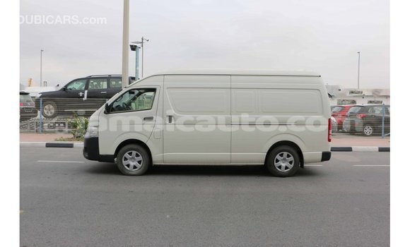 Acheter Import Voiture Toyota Hiace Blanc à Import - Dubai, Clarendon Acheter Import Voiture Toyota Hiace Blanc à Import - Dubai, Clarendon