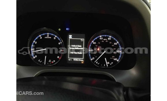 Acheter Import Utilitaire Toyota HiAce Noir à Import - Dubai, Clarendon Acheter Import Utilitaire Toyota HiAce Noir à Import - Dubai, Clarendon