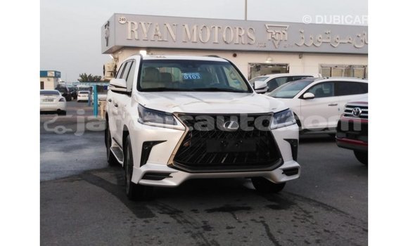 Acheter Import Voiture Lexus LX Blanc à Import - Dubai, Clarendon Acheter Import Voiture Lexus LX Blanc à Import - Dubai, Clarendon