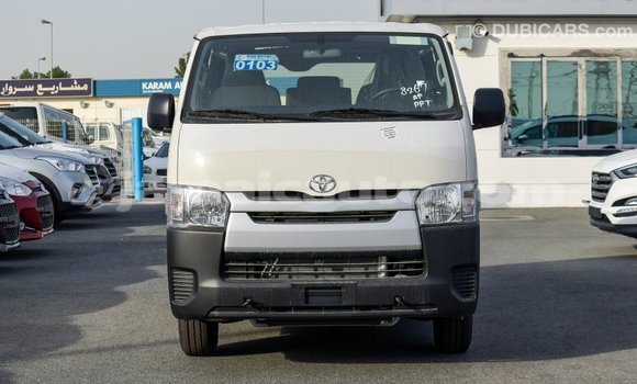 Acheter Import Voiture Toyota Hiace Blanc à Import - Dubai, Clarendon Acheter Import Voiture Toyota Hiace Blanc à Import - Dubai, Clarendon