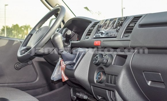 Acheter Import Voiture Toyota Hiace Blanc à Import - Dubai, Clarendon Acheter Import Voiture Toyota Hiace Blanc à Import - Dubai, Clarendon