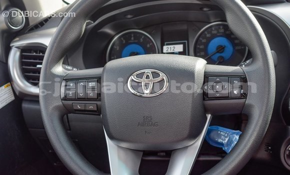 Acheter Import Voiture Toyota Hilux Blanc à Import - Dubai, Clarendon Acheter Import Voiture Toyota Hilux Blanc à Import - Dubai, Clarendon
