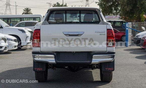 Acheter Import Voiture Toyota Hilux Blanc à Import - Dubai, Clarendon Acheter Import Voiture Toyota Hilux Blanc à Import - Dubai, Clarendon