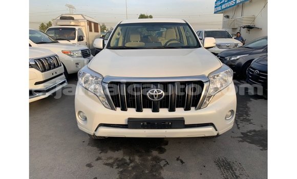 Acheter Import Voiture Toyota Prado Blanc à Import - Dubai, Clarendon Acheter Import Voiture Toyota Prado Blanc à Import - Dubai, Clarendon