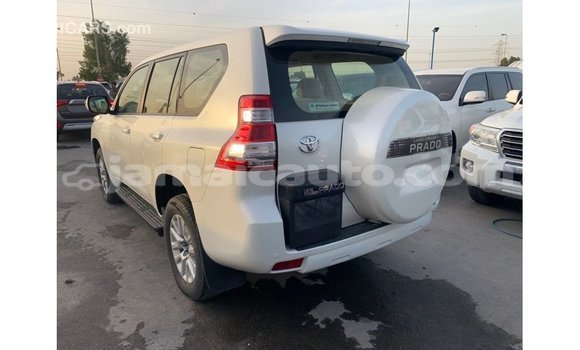 Acheter Import Voiture Toyota Prado Blanc à Import - Dubai, Clarendon Acheter Import Voiture Toyota Prado Blanc à Import - Dubai, Clarendon