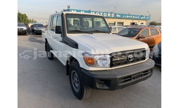 Acheter Import Voiture Toyota Land Cruiser Blanc à Import - Dubai, Clarendon Acheter Import Voiture Toyota Land Cruiser Blanc à Import - Dubai, Clarendon