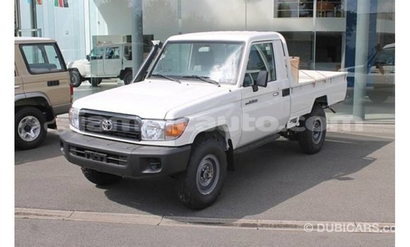 Acheter Import Voiture Toyota Land Cruiser Blanc à Import - Dubai, Clarendon Acheter Import Voiture Toyota Land Cruiser Blanc à Import - Dubai, Clarendon