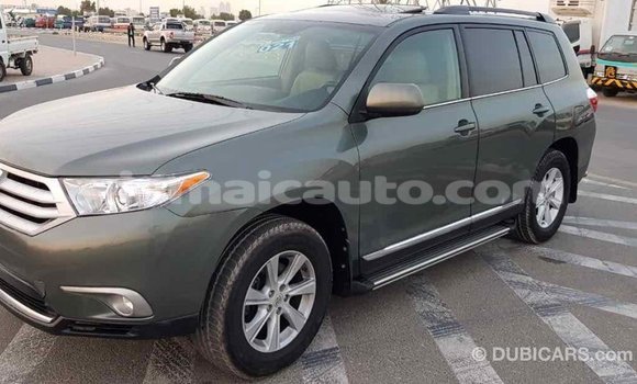 Acheter Import Voiture Toyota Highlander Vert à Import - Dubai, Clarendon Acheter Import Voiture Toyota Highlander Vert à Import - Dubai, Clarendon