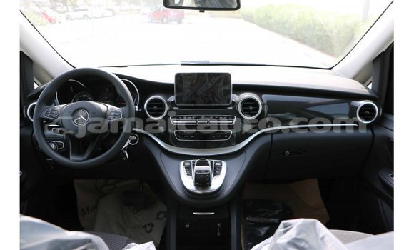 Acheter Import Voiture Mercedes-Benz 250 Noir à Import - Dubai, Clarendon Acheter Import Voiture Mercedes-Benz 250 Noir à Import - Dubai, Clarendon