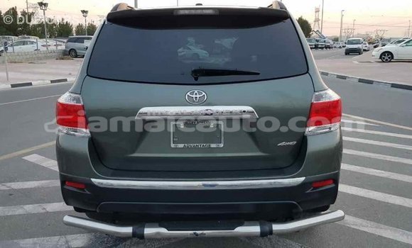 Acheter Import Voiture Toyota Highlander Vert à Import - Dubai, Clarendon Acheter Import Voiture Toyota Highlander Vert à Import - Dubai, Clarendon