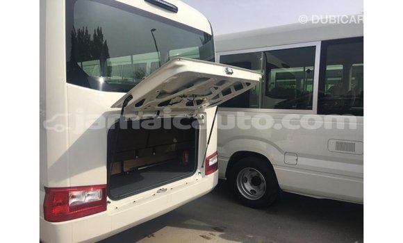 Acheter Import Voiture Toyota Coaster Blanc à Import - Dubai, Clarendon Acheter Import Voiture Toyota Coaster Blanc à Import - Dubai, Clarendon