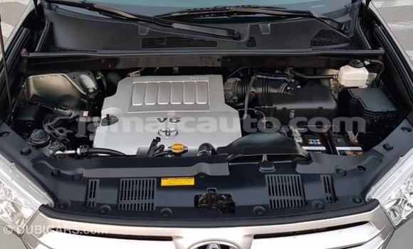 Acheter Import Voiture Toyota Highlander Vert à Import - Dubai, Clarendon Acheter Import Voiture Toyota Highlander Vert à Import - Dubai, Clarendon