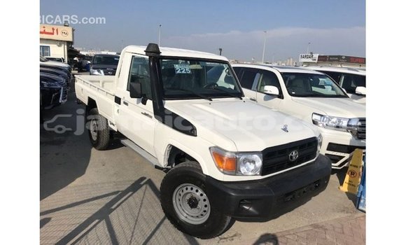 Buy Import Toyota Land Cruiser White Car in Import - Dubai in Clarendon Buy Import Toyota Land Cruiser White Car in Import - Dubai in Clarendon