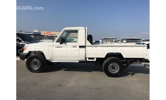 Buy Import Toyota Land Cruiser White Car in Import - Dubai in Clarendon Buy Import Toyota Land Cruiser White Car in Import - Dubai in Clarendon