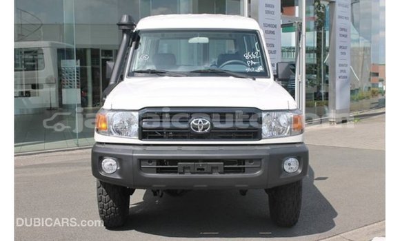 Acheter Import Voiture Toyota Land Cruiser Blanc à Import - Dubai, Clarendon Acheter Import Voiture Toyota Land Cruiser Blanc à Import - Dubai, Clarendon