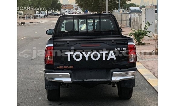Acheter Import Voiture Toyota Hilux Noir à Import - Dubai, Clarendon Acheter Import Voiture Toyota Hilux Noir à Import - Dubai, Clarendon