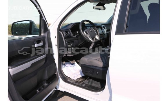 Acheter Import Voiture Toyota Tundra Blanc à Import - Dubai, Clarendon Acheter Import Voiture Toyota Tundra Blanc à Import - Dubai, Clarendon
