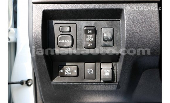 Acheter Import Voiture Toyota Tundra Blanc à Import - Dubai, Clarendon Acheter Import Voiture Toyota Tundra Blanc à Import - Dubai, Clarendon