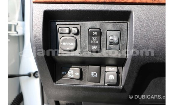 Acheter Import Voiture Toyota Tundra Blanc à Import - Dubai, Clarendon Acheter Import Voiture Toyota Tundra Blanc à Import - Dubai, Clarendon