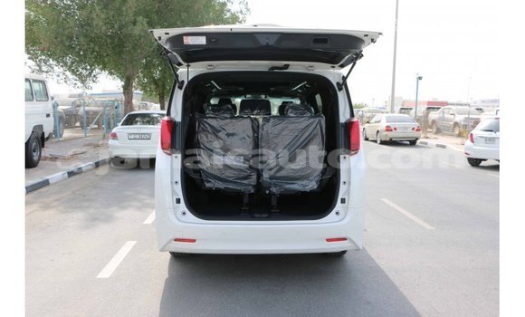 Acheter Import Voiture Toyota Alphard Blanc à Import - Dubai, Clarendon Acheter Import Voiture Toyota Alphard Blanc à Import - Dubai, Clarendon