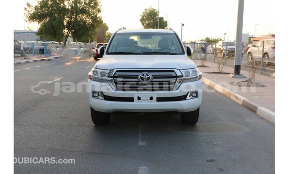 Acheter Import Voiture Toyota Land Cruiser Blanc à Import - Dubai, Clarendon Acheter Import Voiture Toyota Land Cruiser Blanc à Import - Dubai, Clarendon