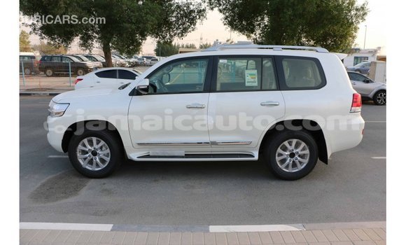Acheter Import Voiture Toyota Land Cruiser Blanc à Import - Dubai, Clarendon Acheter Import Voiture Toyota Land Cruiser Blanc à Import - Dubai, Clarendon