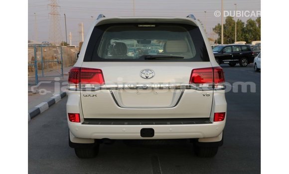 Acheter Import Voiture Toyota Land Cruiser Blanc à Import - Dubai, Clarendon Acheter Import Voiture Toyota Land Cruiser Blanc à Import - Dubai, Clarendon