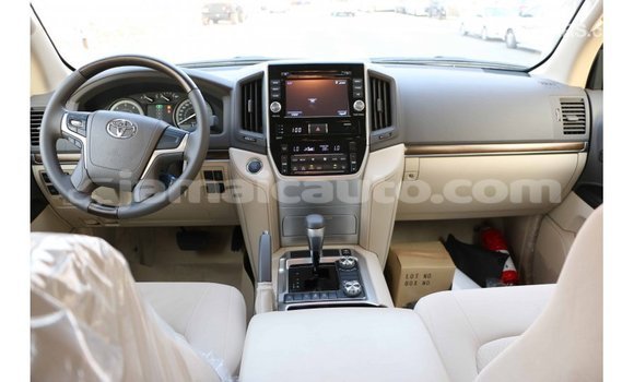 Acheter Import Voiture Toyota Land Cruiser Blanc à Import - Dubai, Clarendon Acheter Import Voiture Toyota Land Cruiser Blanc à Import - Dubai, Clarendon