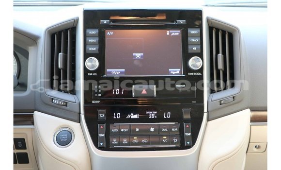 Acheter Import Voiture Toyota Land Cruiser Blanc à Import - Dubai, Clarendon Acheter Import Voiture Toyota Land Cruiser Blanc à Import - Dubai, Clarendon