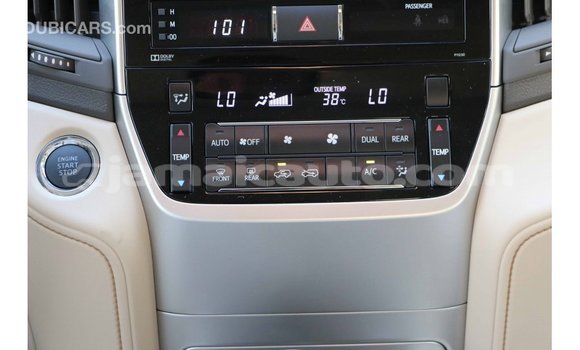 Acheter Import Voiture Toyota Land Cruiser Blanc à Import - Dubai, Clarendon Acheter Import Voiture Toyota Land Cruiser Blanc à Import - Dubai, Clarendon