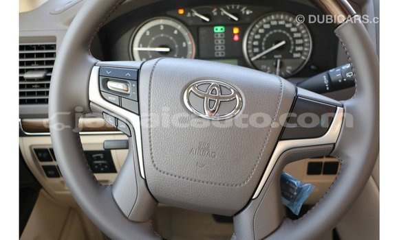 Acheter Import Voiture Toyota Land Cruiser Blanc à Import - Dubai, Clarendon Acheter Import Voiture Toyota Land Cruiser Blanc à Import - Dubai, Clarendon