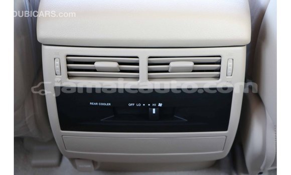 Acheter Import Voiture Toyota Land Cruiser Blanc à Import - Dubai, Clarendon Acheter Import Voiture Toyota Land Cruiser Blanc à Import - Dubai, Clarendon