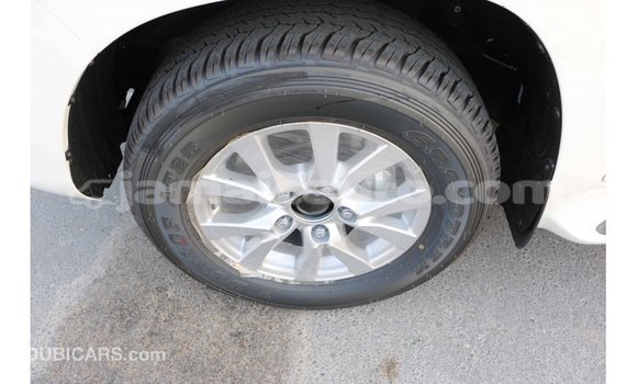 Acheter Import Voiture Toyota Land Cruiser Blanc à Import - Dubai, Clarendon Acheter Import Voiture Toyota Land Cruiser Blanc à Import - Dubai, Clarendon