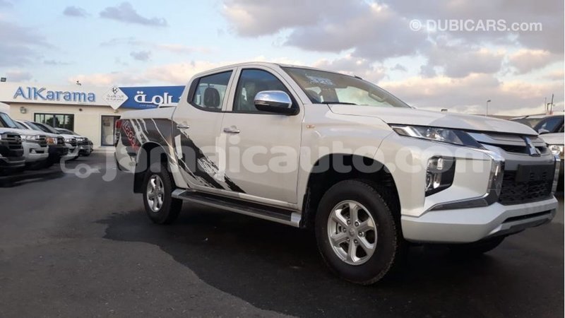 Big with watermark mitsubishi l200 clarendon import dubai 1996