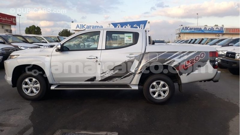 Big with watermark mitsubishi l200 clarendon import dubai 1996