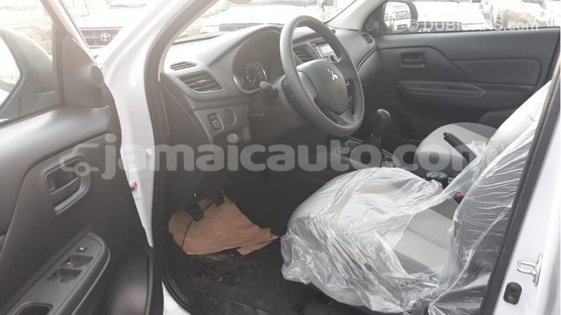 Big with watermark mitsubishi l200 clarendon import dubai 1997