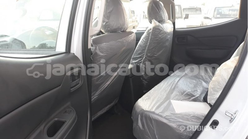 Big with watermark mitsubishi l200 clarendon import dubai 1997